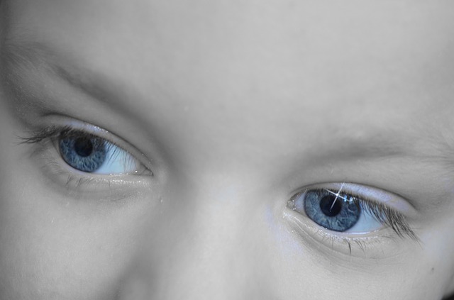 blue eyes of a kid
